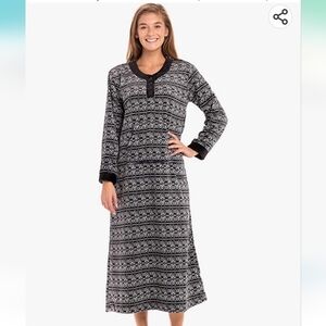 Alexander Del Rossa Women's Warm Fleece Nightgown, Long Kaftan with Pockets, Med